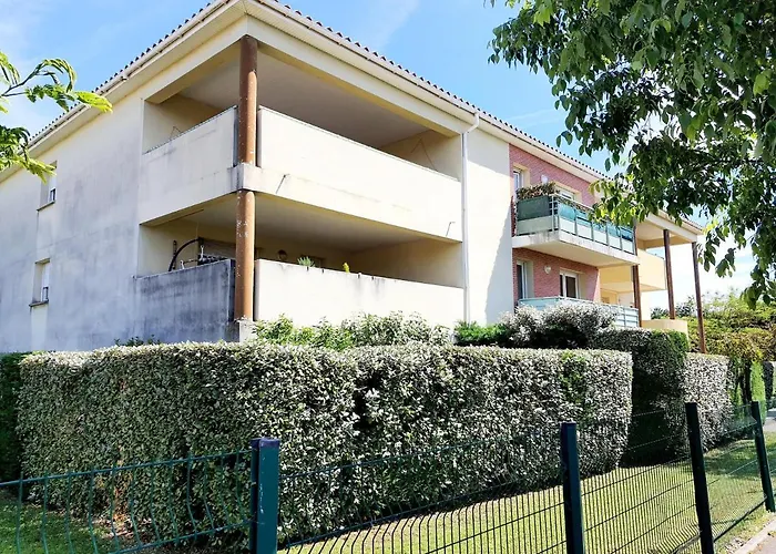 Charmant Appartement Avec Terrasse Et Jardin Au Calme Proche Bus Metro