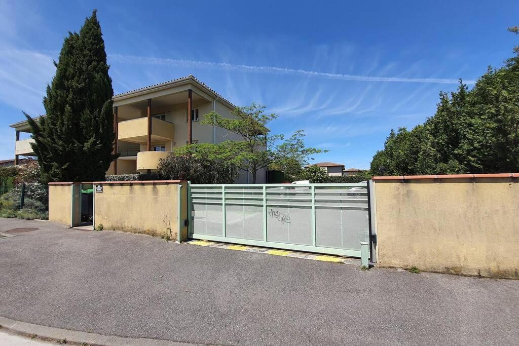 Avec Terrasse Et Jardin Au Calme Proche Bus Metro *