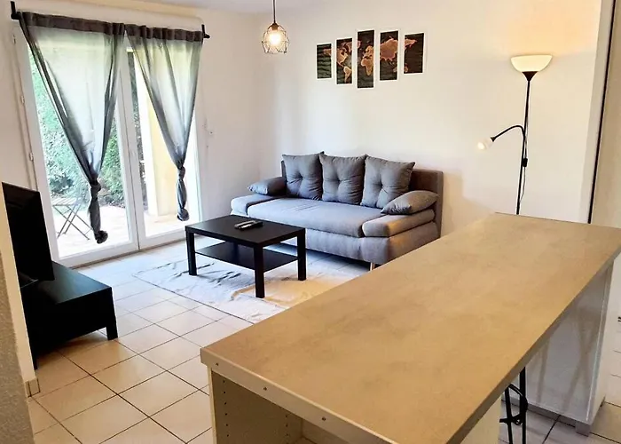 Charmant Appartement Avec Terrasse Et Jardin Au Calme Proche Bus Metro