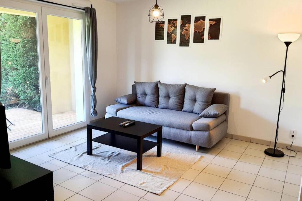 Avec Terrasse Et Jardin Au Calme Proche Bus Metro Apartment *